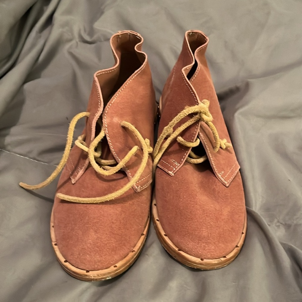 Beek Two Birds suede Chukka boot.  Great condition.  Size 7.